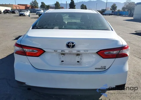 2018 Toyota Camry Le z USA, uszkodzony, nr VIN 4T1B31HK3JU507279